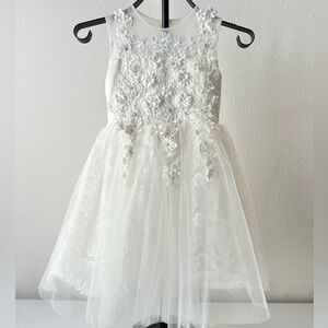 Elegant White Lace Flower Girl or First Communion Dress size 4T/5T